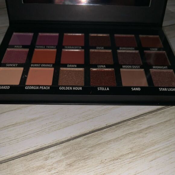 KAB Cosmetics Day to Night Pallet - Picture 3 of 5